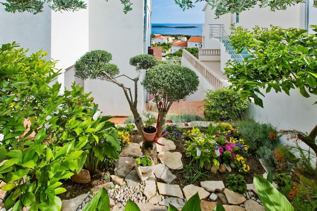 Apartman Tino With Two Sunny Terace Hvar Town Exterior foto
